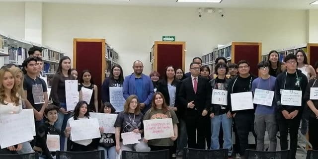 Imagen de portada para: Conmemorando el Día Internacional de la Lectura en Voz Alta en la Biblioteca de la Universidad Americana del Noreste