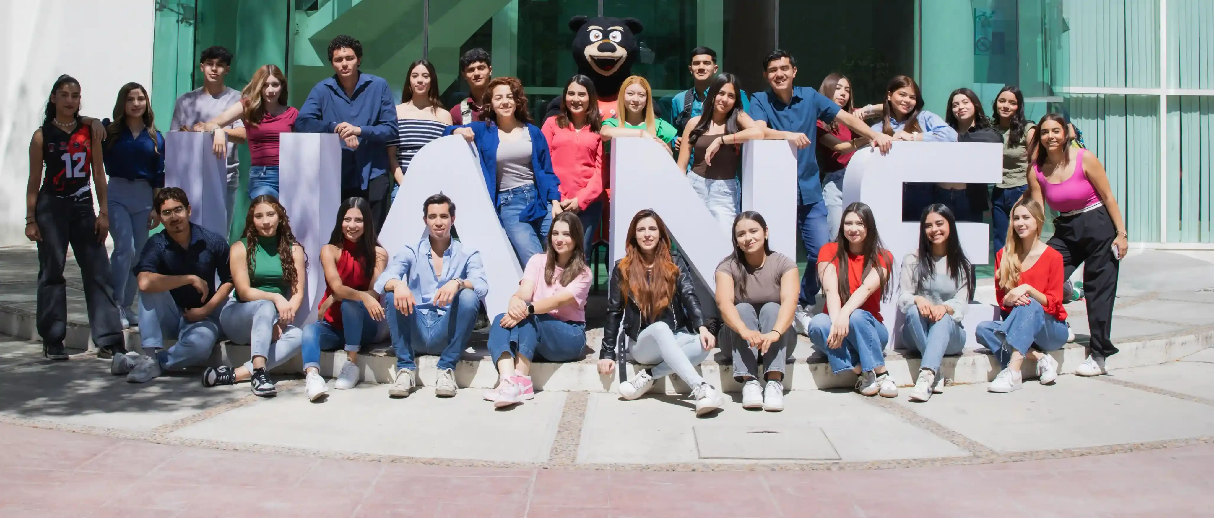 alumni-uane-egresados